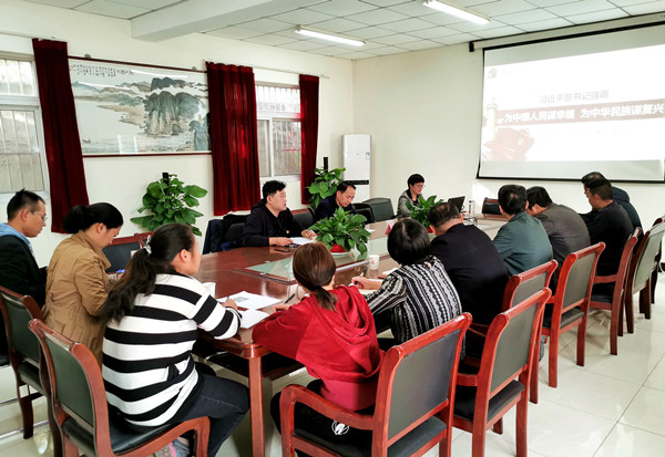 鼓樓區城管局副局長葛勇為集團黨支部黨員干部上黨課